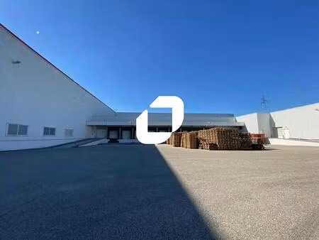 vente entrepôt 8 357 m²