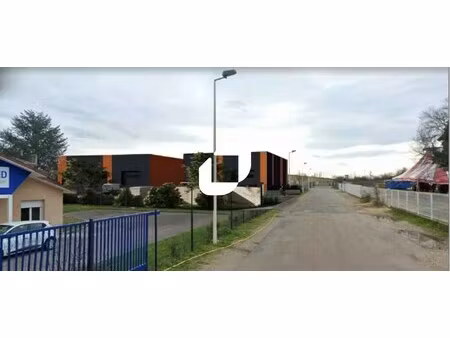 vente local d'activités 115 m² à 158 m²