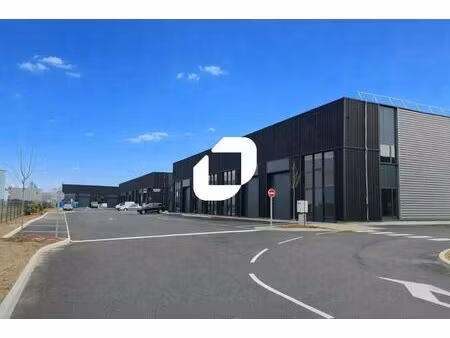vente local d'activités 149 m² à 896 m²