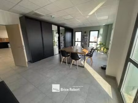 location local d'activités 124 m²
