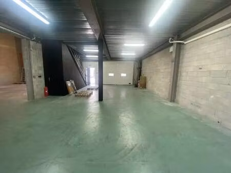 location entrepôt 47 m² à 247 m²