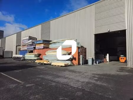 location local d'activités 1 665 m²
