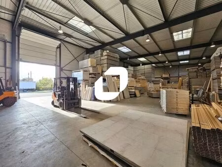 location local d'activités 785 m²