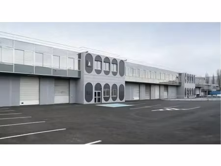 location local d'activités 1 571 m²