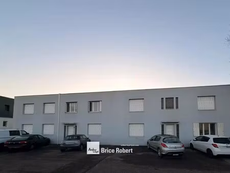 location local d'activités 151 m²