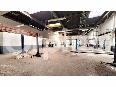 location local d'activités 855 m²