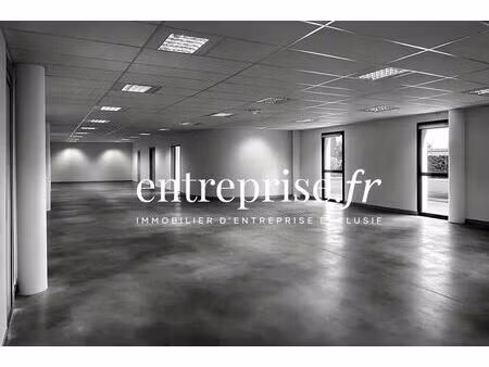 location local d'activités 247 m²