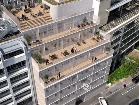 location local professionnel 2 700m²