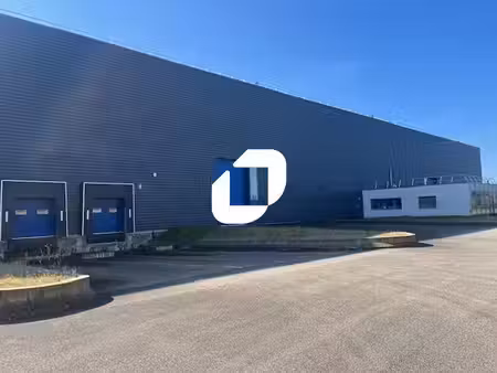 location local d'activités 4 714 m²