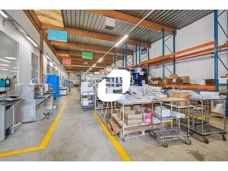 location local d'activités 1 420 m²