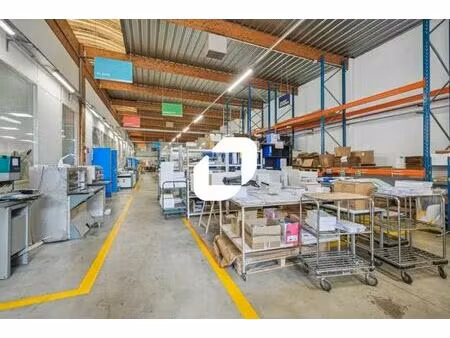location local d'activités 1 420 m²