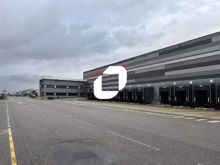 location entrepôt 12 770 m²