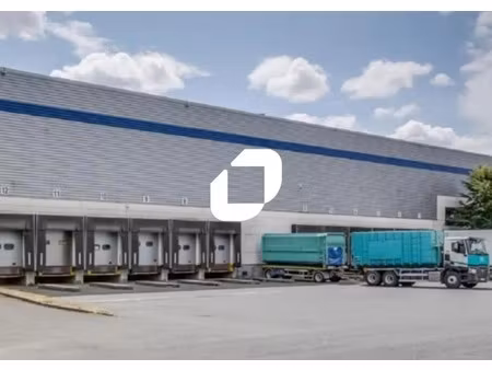 location entrepôt combs la ville 77380 22705m²