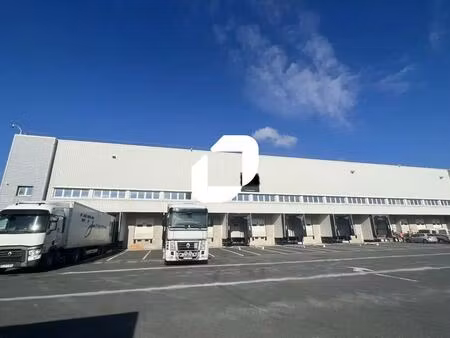 location entrepôt 5 982 m² à 18 163 m²