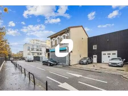 location local d'activités 400 m²