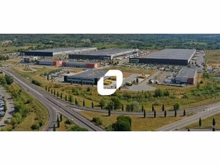 location local d'activités 786 m²