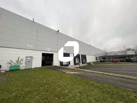 location local d'activités 3 883 m²