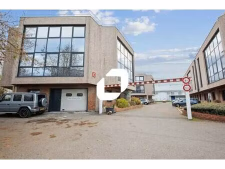 location local d'activités 343 m²