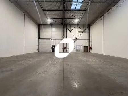 location local d'activités 680 m²