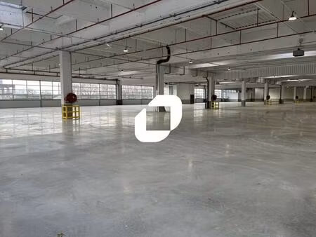 location local d'activités 700 m² à 8 241 m²