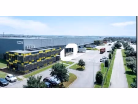 location entrepôt 8 265 m²