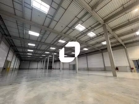location entrepôt 16 625 m²
