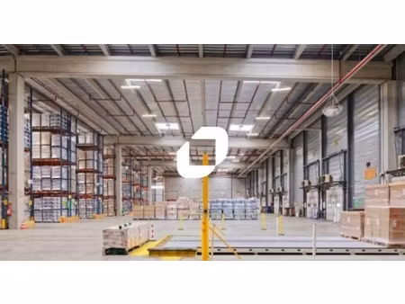 location entrepôt 3 876 m² à 7 933 m²