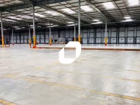 location entrepôt 17 754 m²