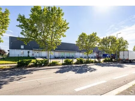 location local d'activités 3 688 m²