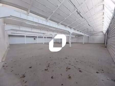 location local d'activités 2 275 m²