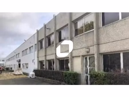 location entrepôt buc 78530 5530m²