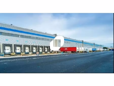 location entrepôt 9 770 m²