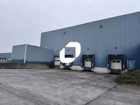location entrepôt 6 805 m²