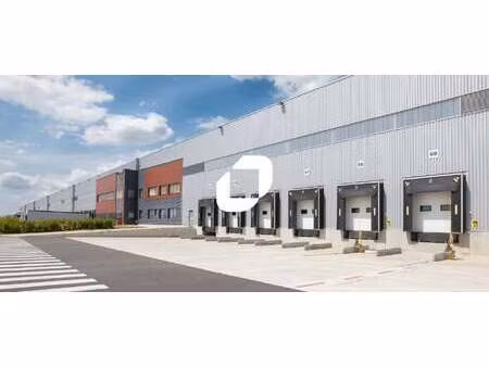 location entrepôt 17 551 m²
