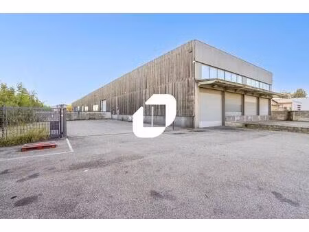 location local d'activités 500 m²