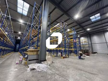 location entrepôt 4 886 m²