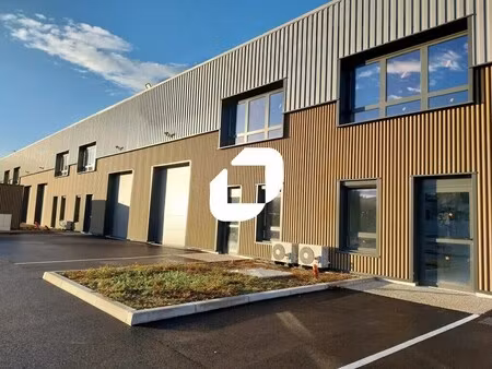 location local d'activités 25 m² à 976 m²