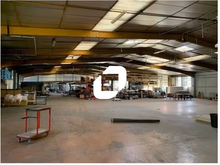 location local d'activités 75 m² à 2 560 m²