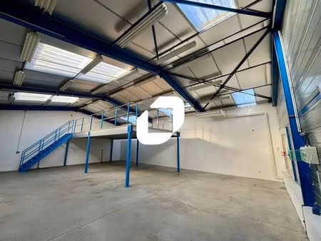 location local d’activités colombier saugnieu 69124 250m²