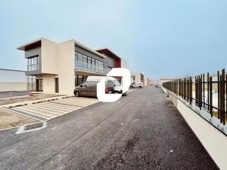 location local d'activités 40 m² à 838 m²