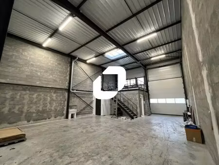 location local d’activités genas 69740 169m²