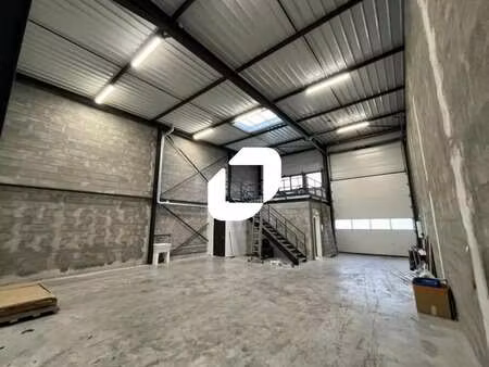 location local d'activités 169 m²