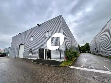 location local d'activités 470 m²