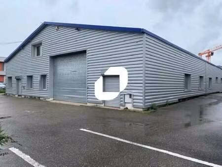 location local d'activités 200 m² à 1 200 m²