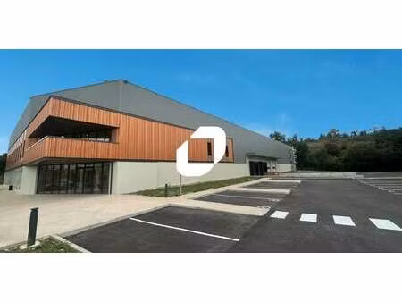 location local d'activités 4 560 m²