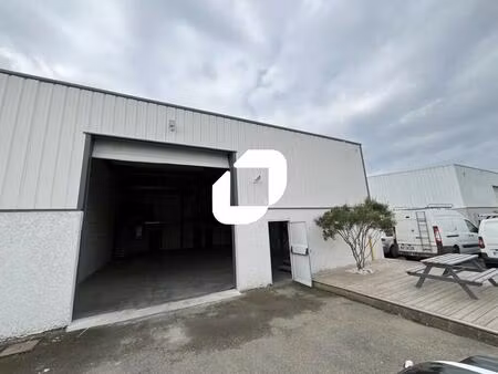 location local d'activités 377 m²