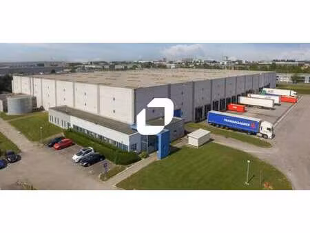 location entrepôt 12 678 m²