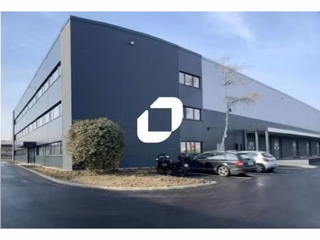 location entrepôt 6 713 m²