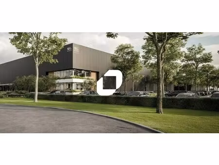 location entrepôt 6 110 m² à 43 820 m²