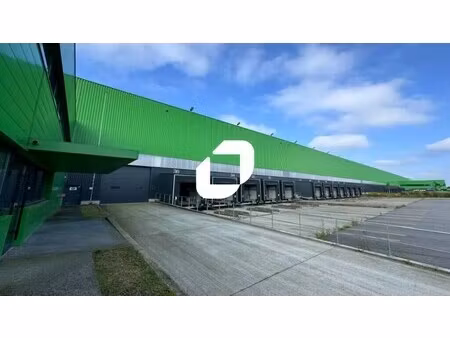 location entrepôt 5 963 m² à 12 827 m²